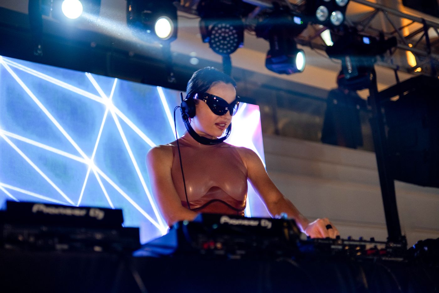 DJ kabininde performans